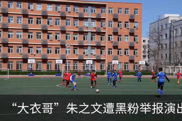 “大衣哥”朱之文遭黑粉举报演出被取消，已回家种地，喊话黑粉：我不欠你的，你惹我，这次绝不放过你